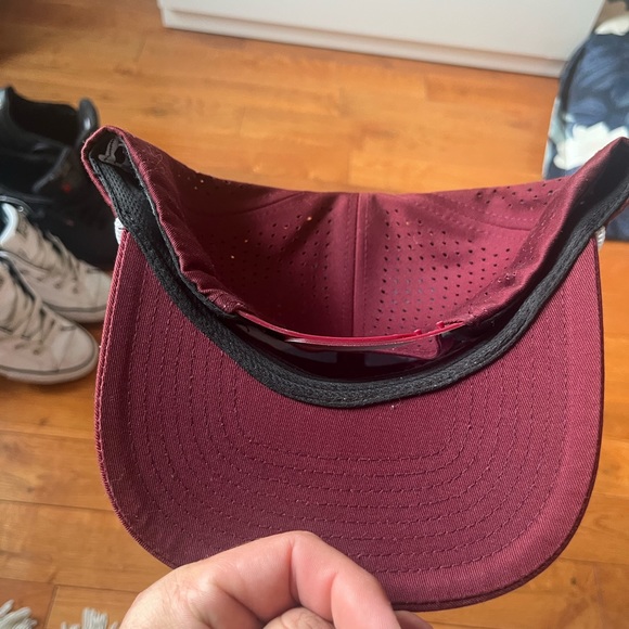MAROON SIXHATS SNAPBACK - Picture 4 of 5